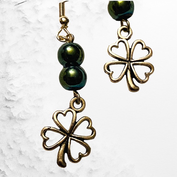 🍀Hand Crafted Earrings Clover Emerald Green 4-Leaf Charm St. Patrick Pierced - Picture 6 of 6